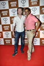 Alexx O Neil, Siddharth Kannan at Sun Dance Party by Absolut Elyx in Mumbai on 21st Oct 2012 (88).JPG